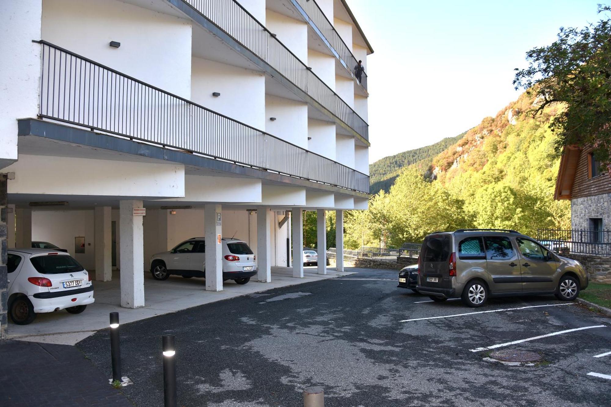 Hotel Y Apartamentos Snoe Isaba Exterior foto